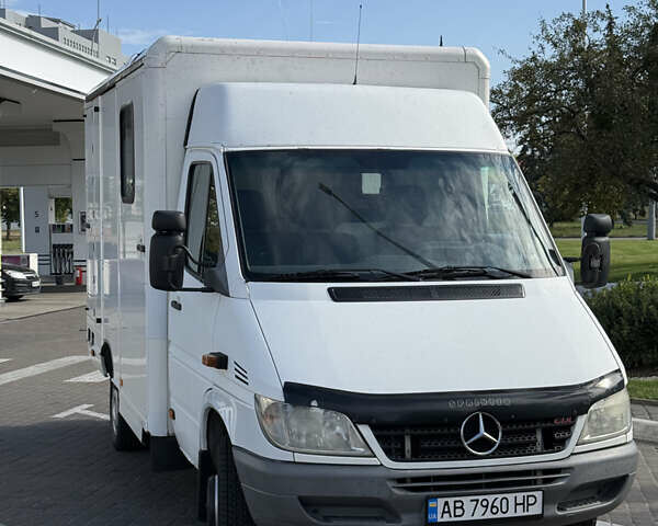 Белый Мерседес Sprinter, объемом двигателя 2.7 л и пробегом 444 тыс. км за 12369 $, фото 2 на Automoto.ua