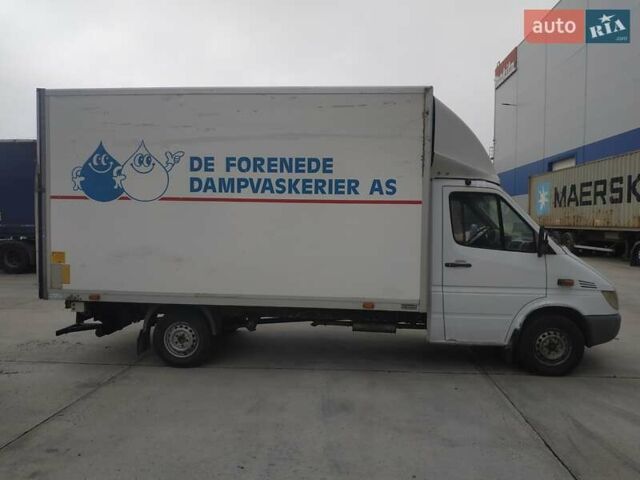 Белый Мерседес Sprinter, объемом двигателя 2.69 л и пробегом 565 тыс. км за 5000 $, фото 3 на Automoto.ua