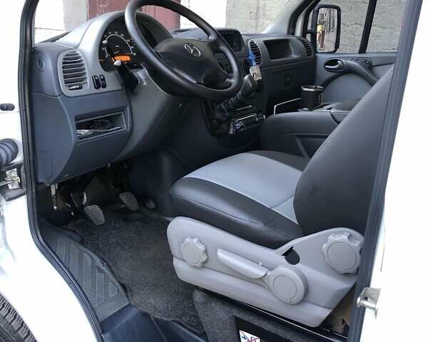 Белый Мерседес Sprinter, объемом двигателя 2.1 л и пробегом 225 тыс. км за 11950 $, фото 23 на Automoto.ua