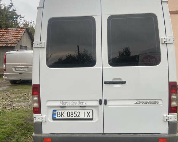 Білий Мерседес Sprinter, об'ємом двигуна 2.1 л та пробігом 180 тис. км за 15000 $, фото 7 на Automoto.ua