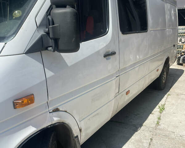 Белый Мерседес Sprinter, объемом двигателя 2.5 л и пробегом 960 тыс. км за 5800 $, фото 2 на Automoto.ua