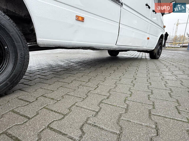 Белый Мерседес Sprinter, объемом двигателя 2.15 л и пробегом 450 тыс. км за 7499 $, фото 8 на Automoto.ua