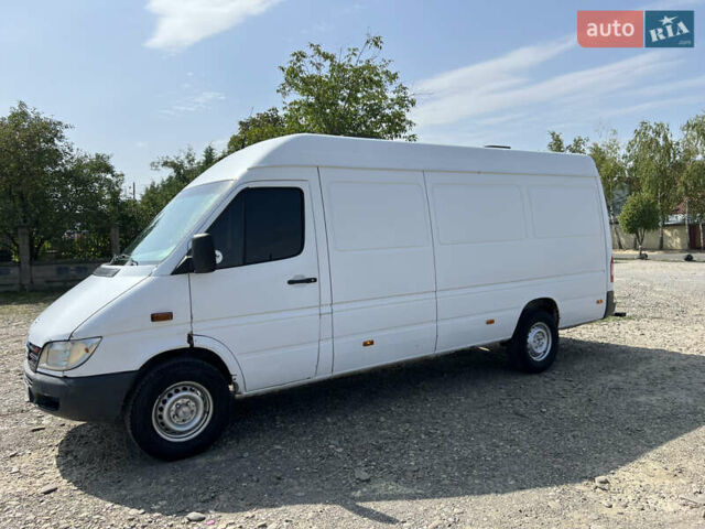 Белый Мерседес Sprinter, объемом двигателя 2.2 л и пробегом 337 тыс. км за 11300 $, фото 8 на Automoto.ua