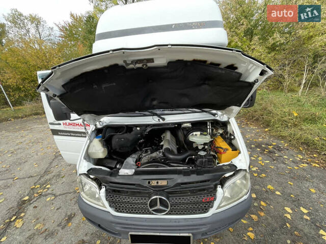 Белый Мерседес Sprinter, объемом двигателя 2.7 л и пробегом 430 тыс. км за 13500 $, фото 67 на Automoto.ua