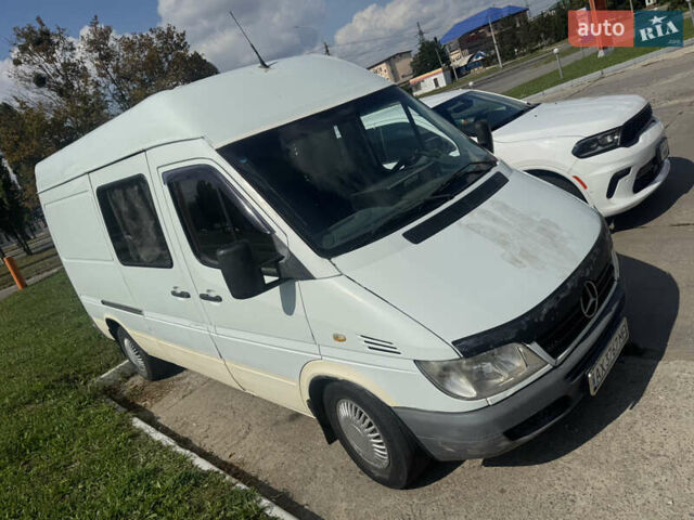 Белый Мерседес Sprinter, объемом двигателя 2.15 л и пробегом 323 тыс. км за 6000 $, фото 2 на Automoto.ua