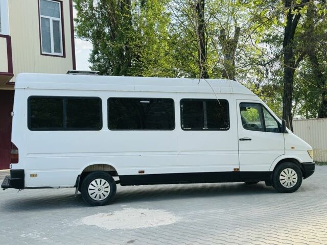 Белый Мерседес Sprinter, объемом двигателя 2.9 л и пробегом 300 тыс. км за 3200 $, фото 3 на Automoto.ua