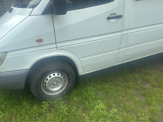 Белый Мерседес Sprinter, объемом двигателя 0 л и пробегом 300 тыс. км за 500 $, фото 3 на Automoto.ua