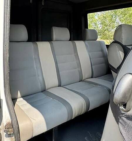 Белый Мерседес Sprinter, объемом двигателя 2.15 л и пробегом 304 тыс. км за 9500 $, фото 10 на Automoto.ua