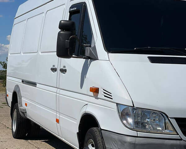 Белый Мерседес Sprinter, объемом двигателя 2.7 л и пробегом 596 тыс. км за 16500 $, фото 1 на Automoto.ua