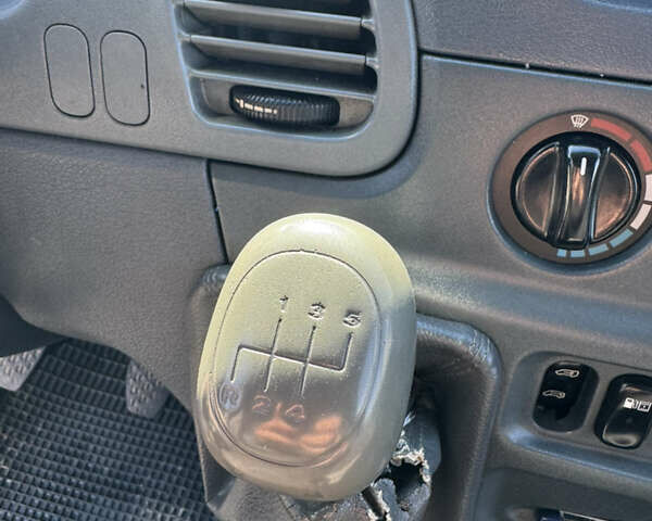 Белый Мерседес Sprinter, объемом двигателя 2.7 л и пробегом 450 тыс. км за 17000 $, фото 20 на Automoto.ua