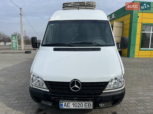 Белый Мерседес Sprinter, объемом двигателя 2.7 л и пробегом 470 тыс. км за 9000 $, фото 3 на Automoto.ua