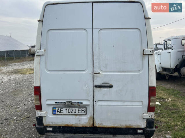Белый Мерседес Sprinter, объемом двигателя 2.7 л и пробегом 470 тыс. км за 9000 $, фото 2 на Automoto.ua