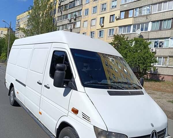 Белый Мерседес Sprinter, объемом двигателя 2.15 л и пробегом 513 тыс. км за 13500 $, фото 4 на Automoto.ua