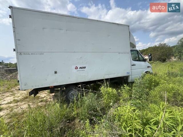 Белый Мерседес Sprinter, объемом двигателя 2.69 л и пробегом 500 тыс. км за 11000 $, фото 2 на Automoto.ua