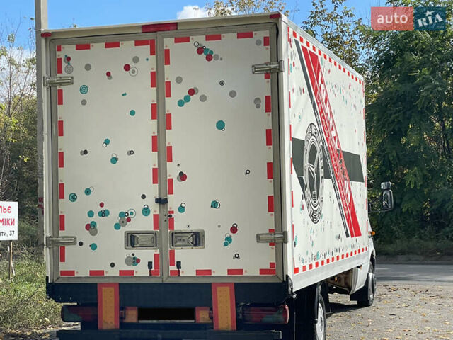 Белый Мерседес Sprinter, объемом двигателя 2.7 л и пробегом 430 тыс. км за 13500 $, фото 16 на Automoto.ua