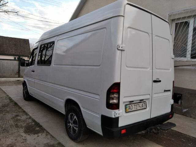 Белый Мерседес Sprinter, объемом двигателя 2.1 л и пробегом 520 тыс. км за 7400 $, фото 3 на Automoto.ua
