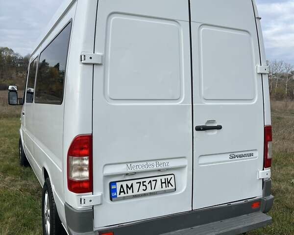 Белый Мерседес Sprinter, объемом двигателя 2.1 л и пробегом 225 тыс. км за 11950 $, фото 2 на Automoto.ua