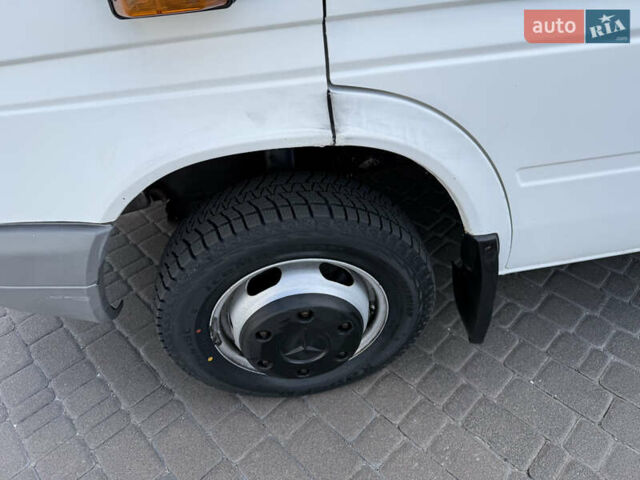 Белый Мерседес Sprinter, объемом двигателя 2.7 л и пробегом 444 тыс. км за 12369 $, фото 6 на Automoto.ua