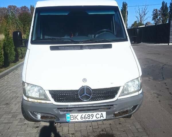 Белый Мерседес Sprinter, объемом двигателя 2.15 л и пробегом 716 тыс. км за 6500 $, фото 5 на Automoto.ua