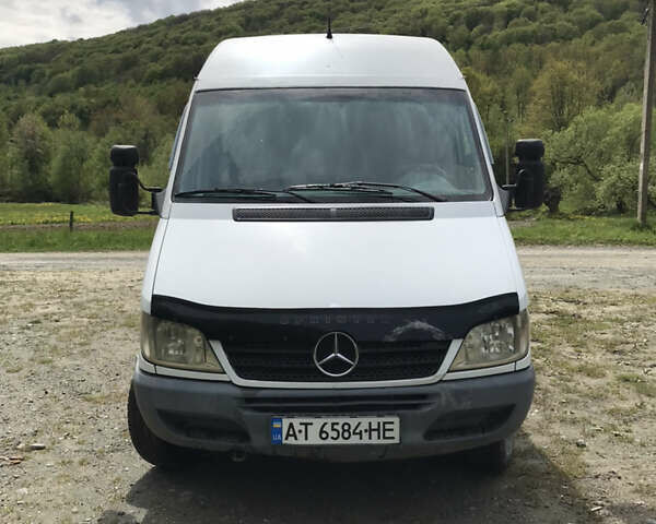 Белый Мерседес Sprinter, объемом двигателя 2.15 л и пробегом 435 тыс. км за 8200 $, фото 1 на Automoto.ua