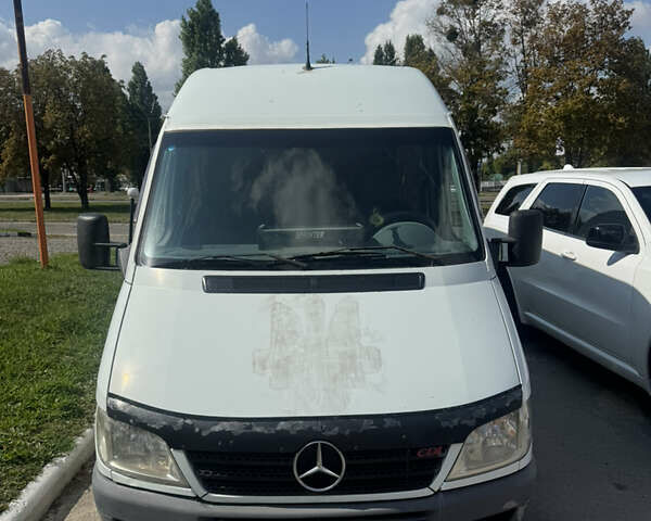 Белый Мерседес Sprinter, объемом двигателя 2.15 л и пробегом 323 тыс. км за 6000 $, фото 1 на Automoto.ua
