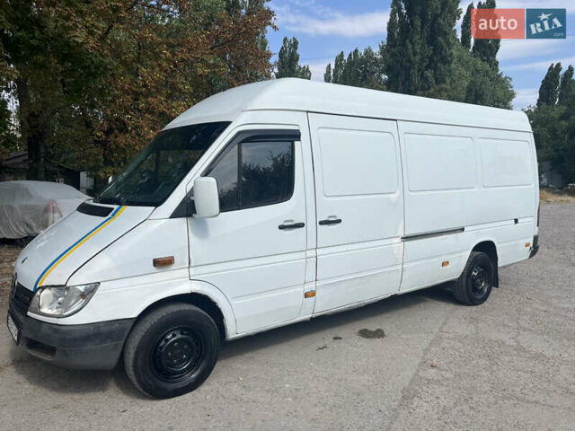 Белый Мерседес Sprinter, объемом двигателя 2.15 л и пробегом 554 тыс. км за 7000 $, фото 4 на Automoto.ua