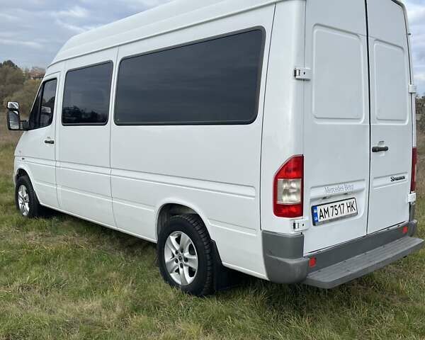 Белый Мерседес Sprinter, объемом двигателя 2.1 л и пробегом 225 тыс. км за 11950 $, фото 1 на Automoto.ua
