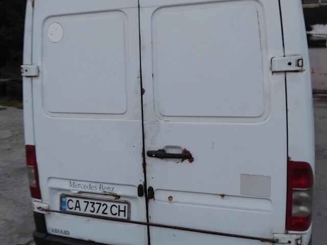 Белый Мерседес Sprinter, объемом двигателя 2.1 л и пробегом 400 тыс. км за 8000 $, фото 7 на Automoto.ua