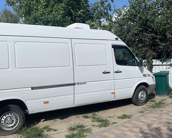 Белый Мерседес Sprinter, объемом двигателя 2.5 л и пробегом 214 тыс. км за 12000 $, фото 13 на Automoto.ua