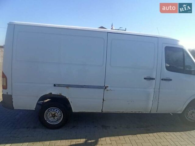 Белый Мерседес Sprinter, объемом двигателя 2.15 л и пробегом 716 тыс. км за 6500 $, фото 3 на Automoto.ua