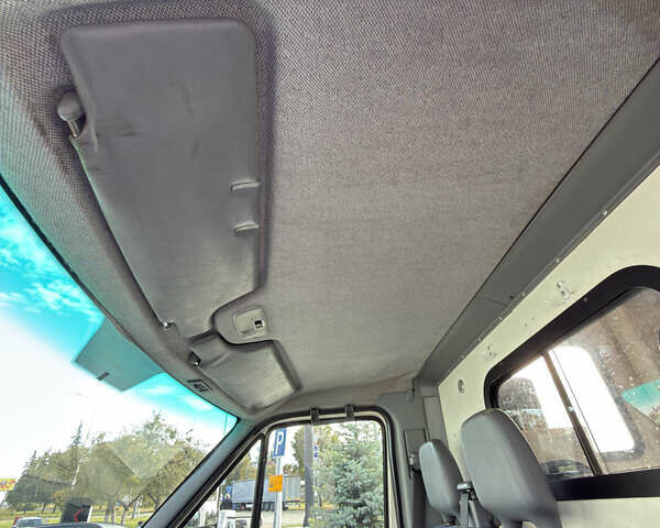 Белый Мерседес Sprinter, объемом двигателя 2.7 л и пробегом 444 тыс. км за 12369 $, фото 11 на Automoto.ua