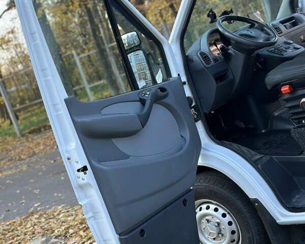 Белый Мерседес Sprinter, объемом двигателя 2.7 л и пробегом 200 тыс. км за 13900 $, фото 27 на Automoto.ua