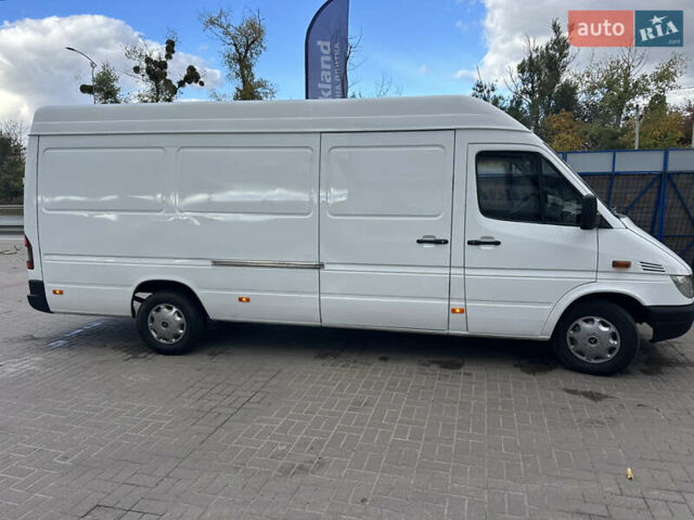 Белый Мерседес Sprinter, объемом двигателя 2.15 л и пробегом 700 тыс. км за 8500 $, фото 2 на Automoto.ua