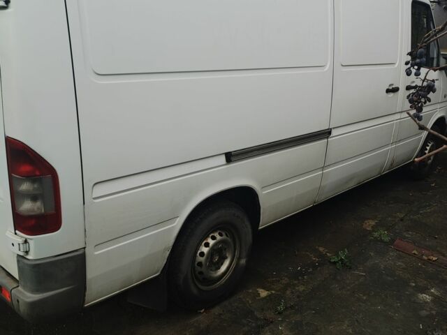 Белый Мерседес Sprinter, объемом двигателя 2.2 л и пробегом 290 тыс. км за 7500 $, фото 4 на Automoto.ua