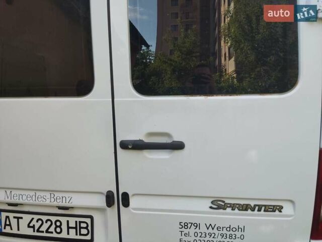 Белый Мерседес Sprinter, объемом двигателя 2.15 л и пробегом 518 тыс. км за 9000 $, фото 3 на Automoto.ua