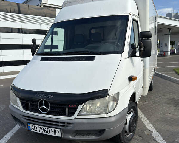 Белый Мерседес Sprinter, объемом двигателя 2.7 л и пробегом 444 тыс. км за 12369 $, фото 3 на Automoto.ua