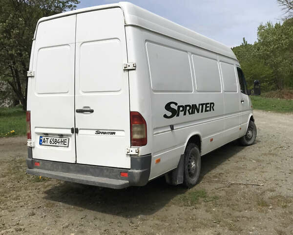 Белый Мерседес Sprinter, объемом двигателя 2.15 л и пробегом 435 тыс. км за 8200 $, фото 6 на Automoto.ua