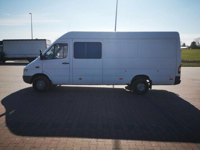 Белый Мерседес Sprinter, объемом двигателя 2.7 л и пробегом 350 тыс. км за 5810 $, фото 4 на Automoto.ua