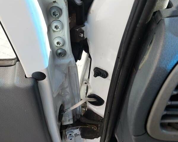 Белый Мерседес Sprinter, объемом двигателя 0 л и пробегом 375 тыс. км за 10000 $, фото 80 на Automoto.ua