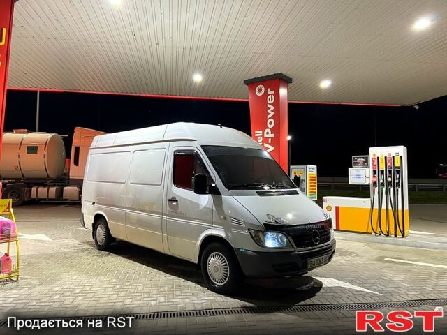 Белый Мерседес Sprinter, объемом двигателя 2.2 л и пробегом 430 тыс. км за 7500 $, фото 1 на Automoto.ua