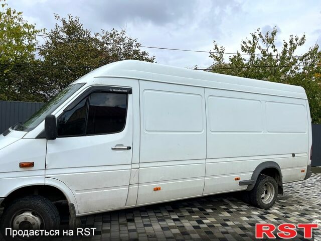 Белый Мерседес Sprinter, объемом двигателя 2.7 л и пробегом 418 тыс. км за 17000 $, фото 3 на Automoto.ua