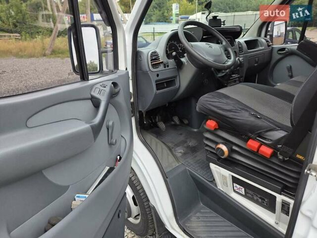 Белый Мерседес Sprinter, объемом двигателя 2.7 л и пробегом 350 тыс. км за 19800 $, фото 24 на Automoto.ua