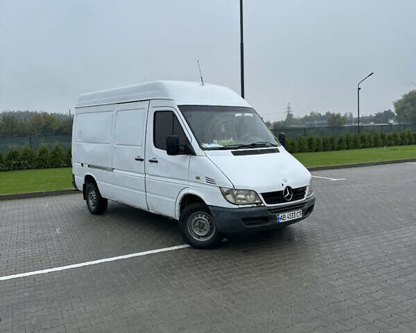 Белый Мерседес Sprinter, объемом двигателя 2.15 л и пробегом 650 тыс. км за 4950 $, фото 2 на Automoto.ua