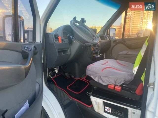 Белый Мерседес Sprinter, объемом двигателя 2.69 л и пробегом 522 тыс. км за 8800 $, фото 8 на Automoto.ua