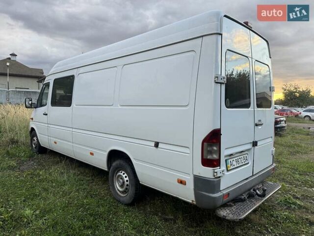 Белый Мерседес Sprinter, объемом двигателя 2.2 л и пробегом 388 тыс. км за 9700 $, фото 5 на Automoto.ua