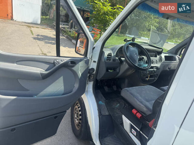 Белый Мерседес Sprinter, объемом двигателя 2.15 л и пробегом 323 тыс. км за 6000 $, фото 7 на Automoto.ua