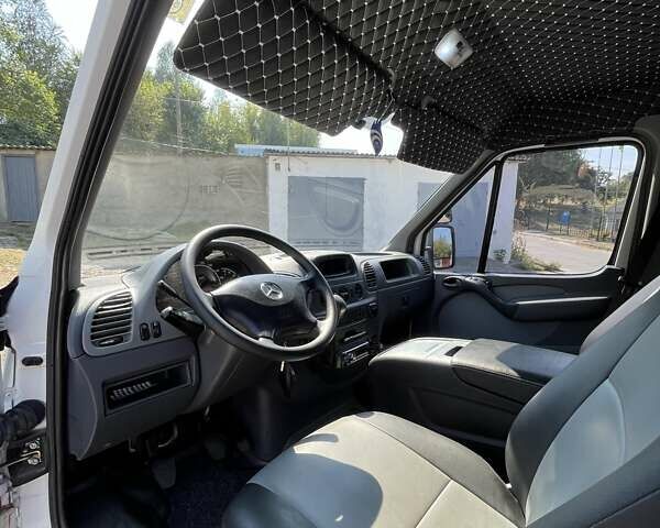 Белый Мерседес Sprinter, объемом двигателя 2.1 л и пробегом 225 тыс. км за 11950 $, фото 24 на Automoto.ua