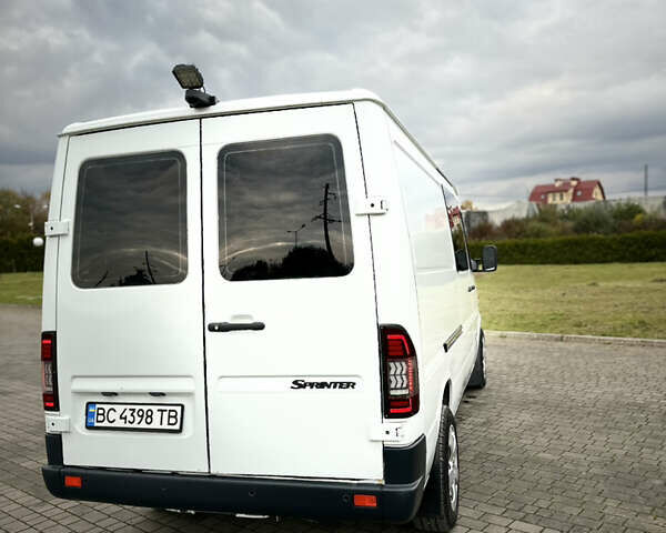 Белый Мерседес Sprinter, объемом двигателя 2.2 л и пробегом 370 тыс. км за 8300 $, фото 5 на Automoto.ua