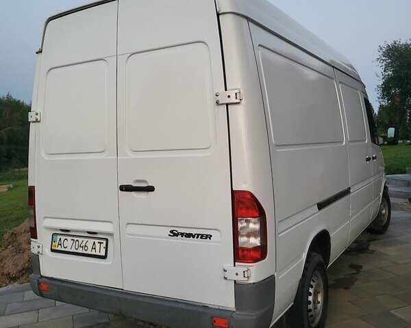 Белый Мерседес Sprinter, объемом двигателя 2.1 л и пробегом 537 тыс. км за 9500 $, фото 3 на Automoto.ua