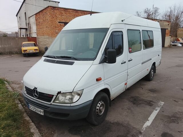 Белый Мерседес Sprinter, объемом двигателя 2.2 л и пробегом 320 тыс. км за 6200 $, фото 2 на Automoto.ua